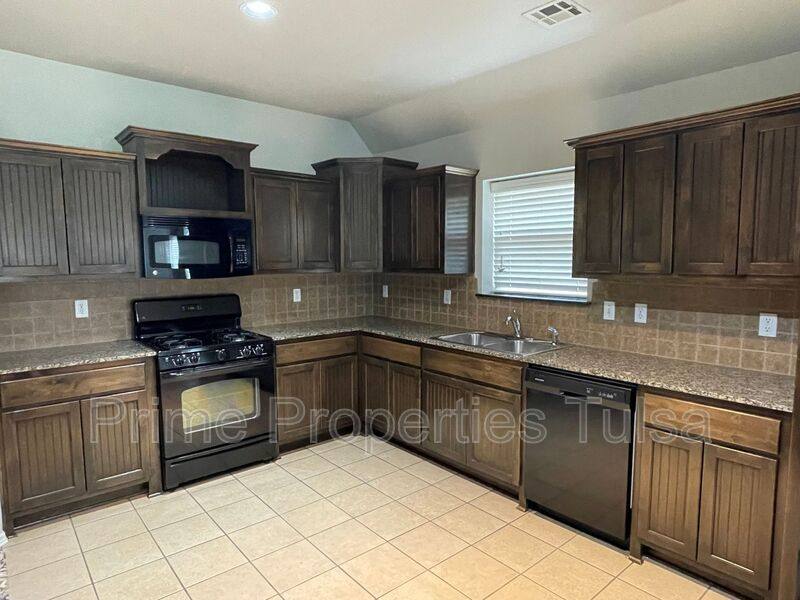 House for rent at 11725 S Vine St W, Jenks, OK 74037