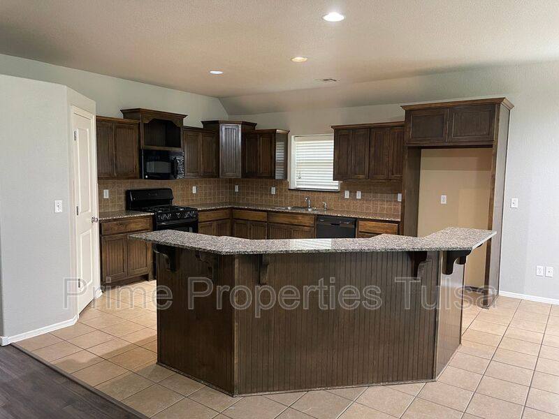 House for rent at 11725 S Vine St W, Jenks, OK 74037
