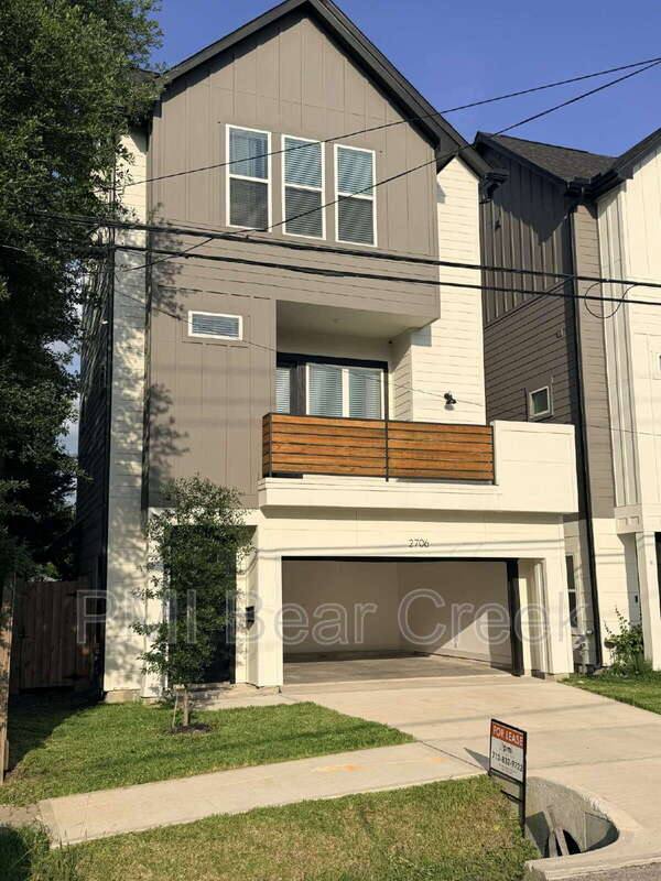 Townhouse for rent at 2706 Cochran St, Houston, TX 77009