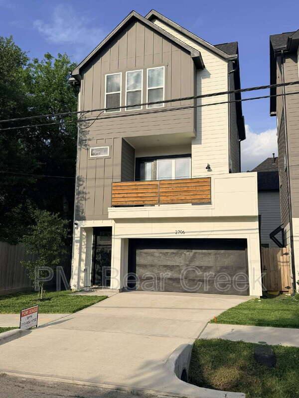Townhouse for rent at 2706 Cochran St, Houston, TX 77009