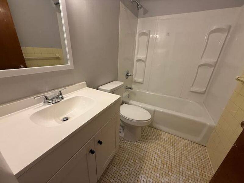 Apartment for rent at 911 N Sheridan Rd #A1, Peoria, IL 61606