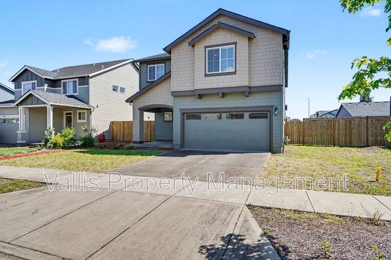 House for rent at 4748 Astronaut Ave NE, Salem, OR 97305