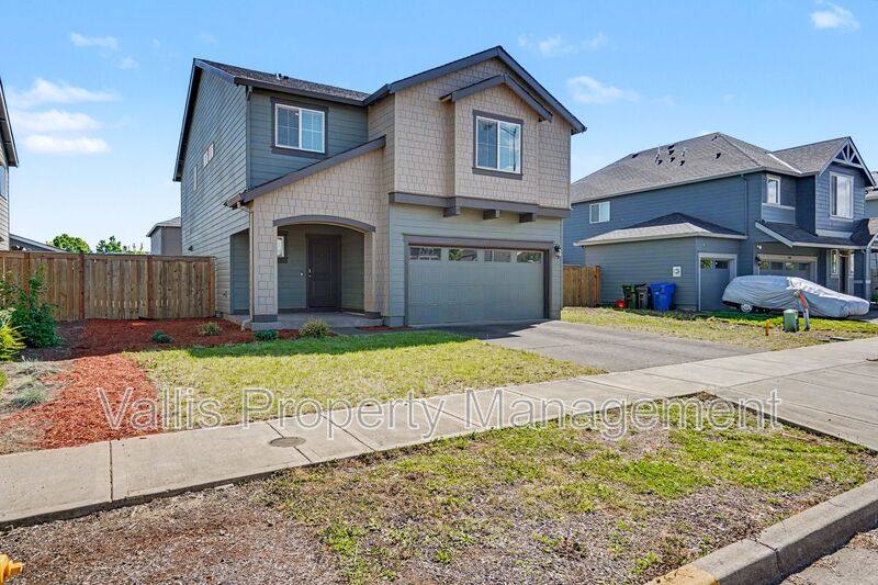 House for rent at 4748 Astronaut Ave NE, Salem, OR 97305