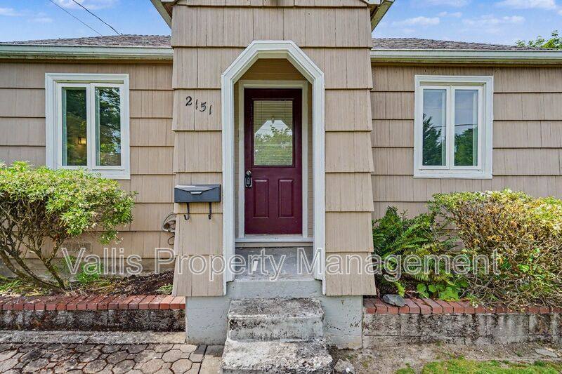 House for rent at 2151 Winter St SE, Salem, OR 97302
