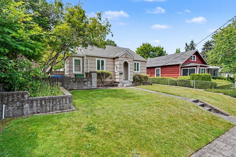 House for rent at 2151 Winter St SE, Salem, OR 97302