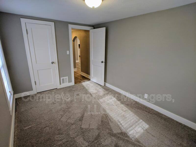 Apartment for rent at 262 S Pearl St #3, Albert Lea, MN 56007
