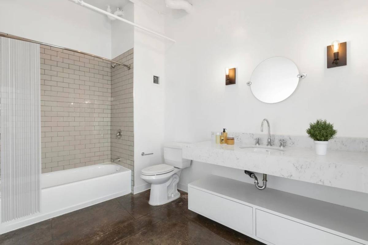 Apartment for rent at 400 S Main St, Los Angeles, CA 90013