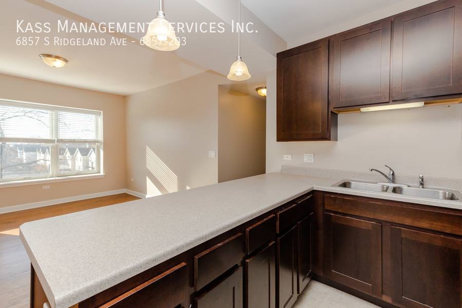 Apartment for rent at 6857 S Ridgeland Ave, Chicago, IL 60649