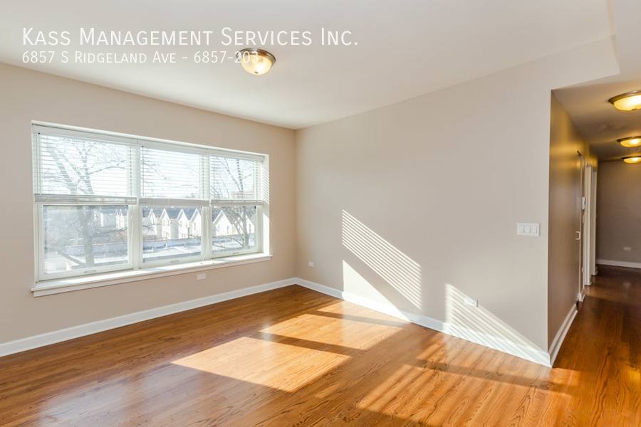 Apartment for rent at 6857 S Ridgeland Ave, Chicago, IL 60649