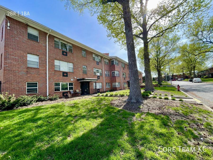 Apartment for rent at 4128 Roanoke Rd #3, Kansas City, MO 64111