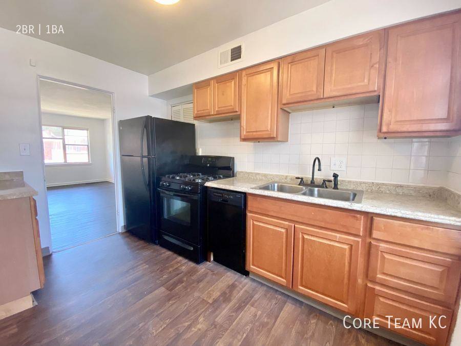 Apartment for rent at 4128 Roanoke Rd #3, Kansas City, MO 64111