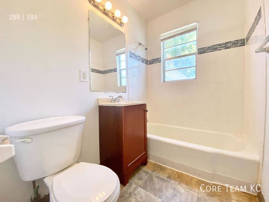 Apartment for rent at 4128 Roanoke Rd #3, Kansas City, MO 64111