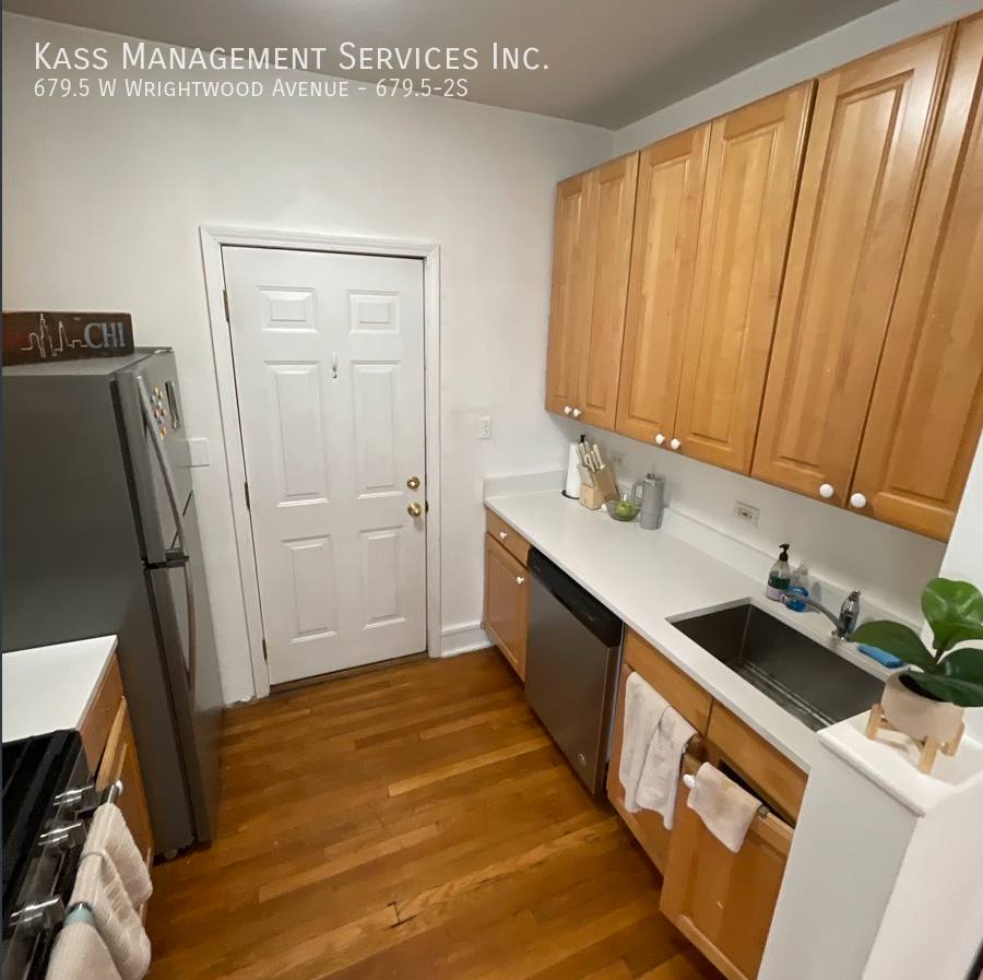 Apartment for rent at 6795 W Wrightwood Ave, Chicago, IL 60614