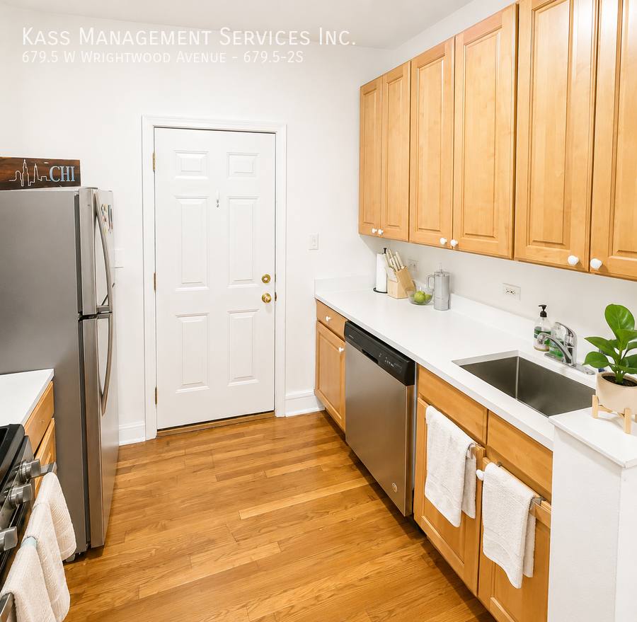 Apartment for rent at 6795 W Wrightwood Ave, Chicago, IL 60614