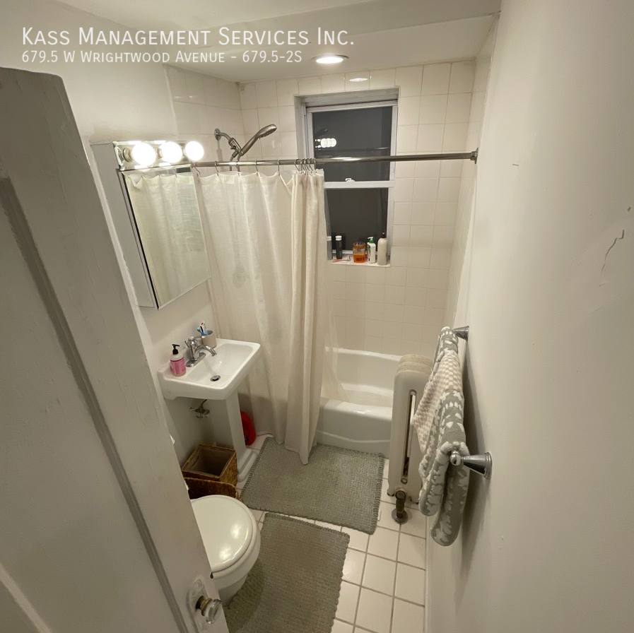 Apartment for rent at 6795 W Wrightwood Ave, Chicago, IL 60614
