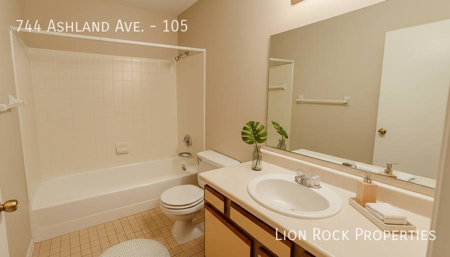 Apartment for rent at 744 Ashland Ave, Saint Paul, MN 55104