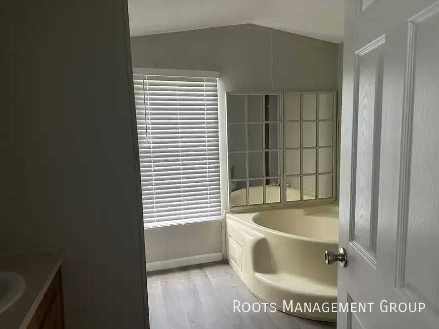 Apartment for rent at 1301 Hunters Mountain Parkway, Troy, AL 36079