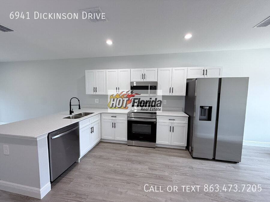 Apartment for rent at 6941 Dickinson Dr, Sebring, FL 33872