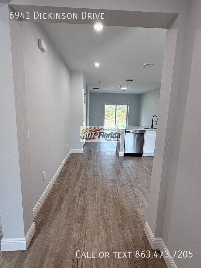 Apartment for rent at 6941 Dickinson Dr, Sebring, FL 33872