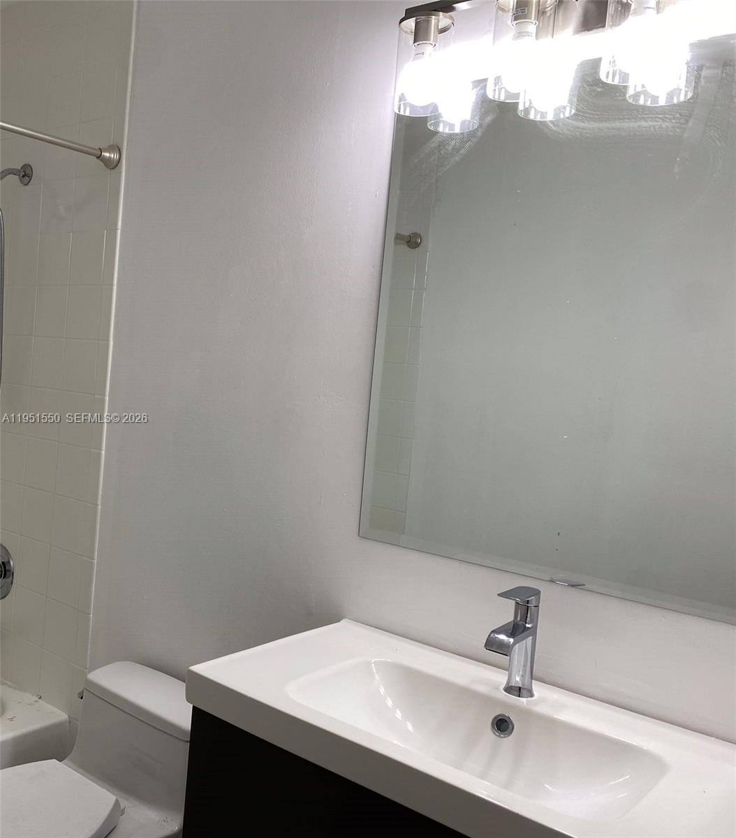 Apartment for rent at 11301 Rockinghorse Rd, Hollywood, FL 33026