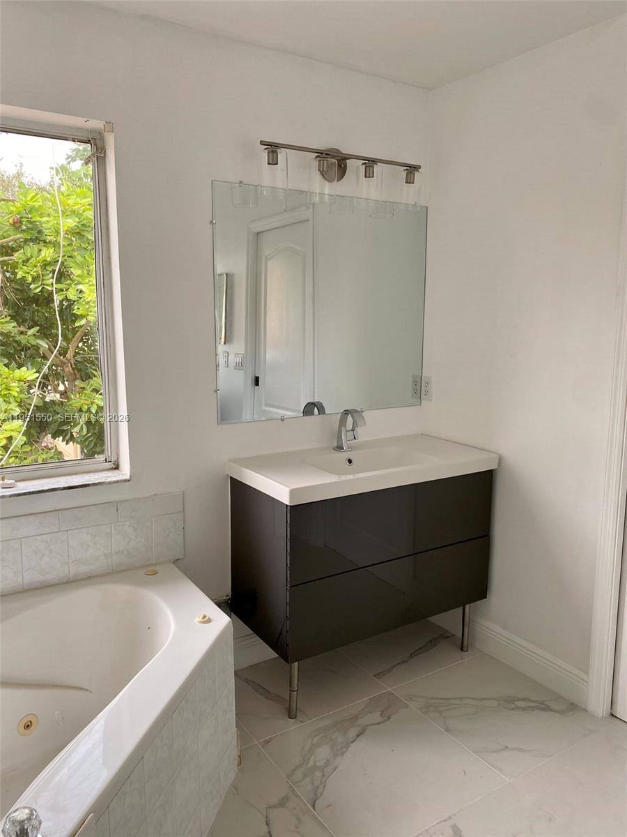 Apartment for rent at 11301 Rockinghorse Rd, Hollywood, FL 33026