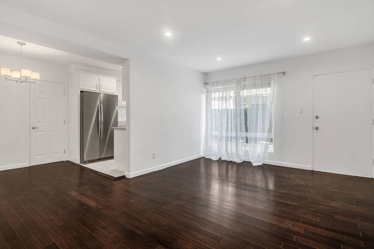 Apartment for rent at 1055 S Bedford St, Los Angeles, CA 90035