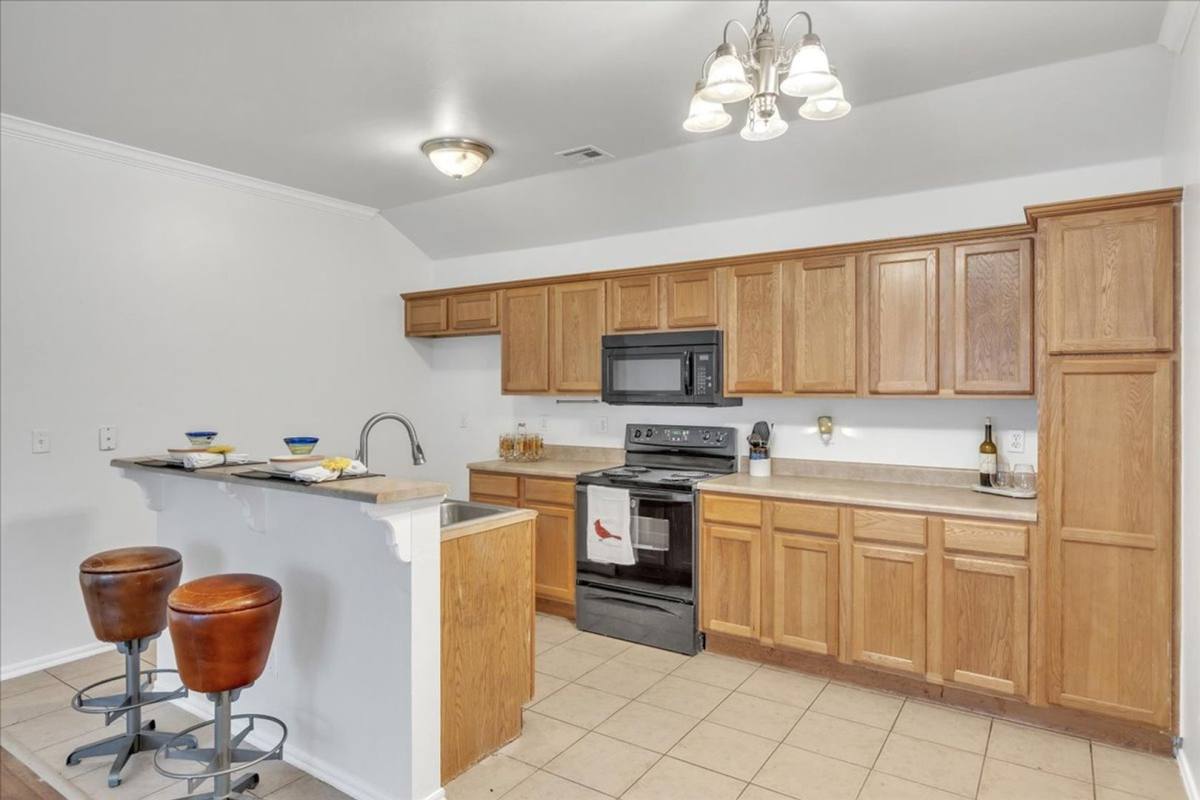 Apartment for rent at 11119 SW 5th St, Yukon, OK 73099