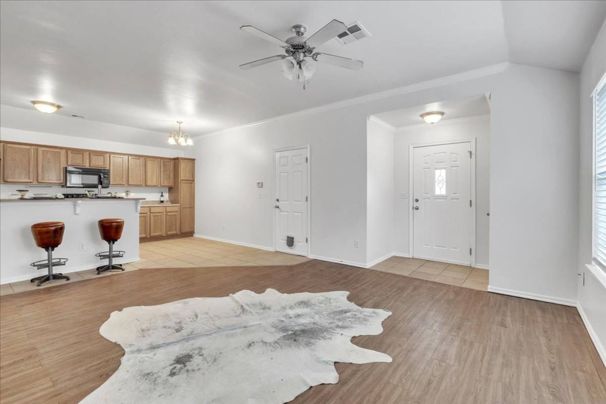Apartment for rent at 11119 SW 5th St, Yukon, OK 73099