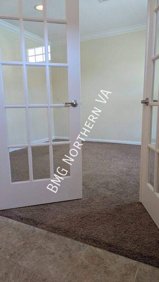 Townhouse for rent at 7012 Kona Dr, Gainesville, VA 20155