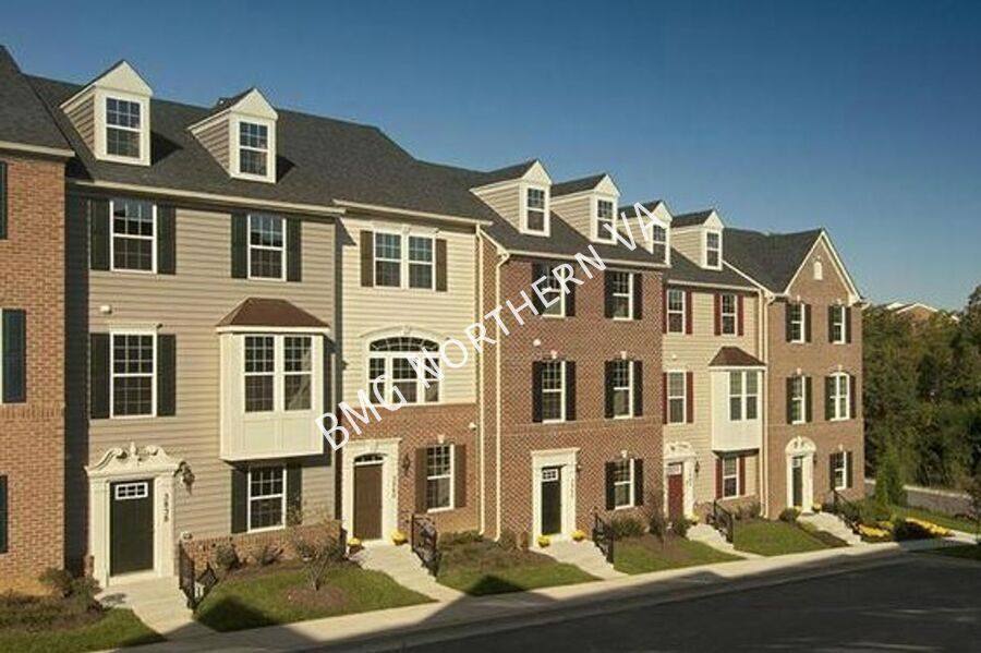 Townhouse for rent at 7012 Kona Dr, Gainesville, VA 20155