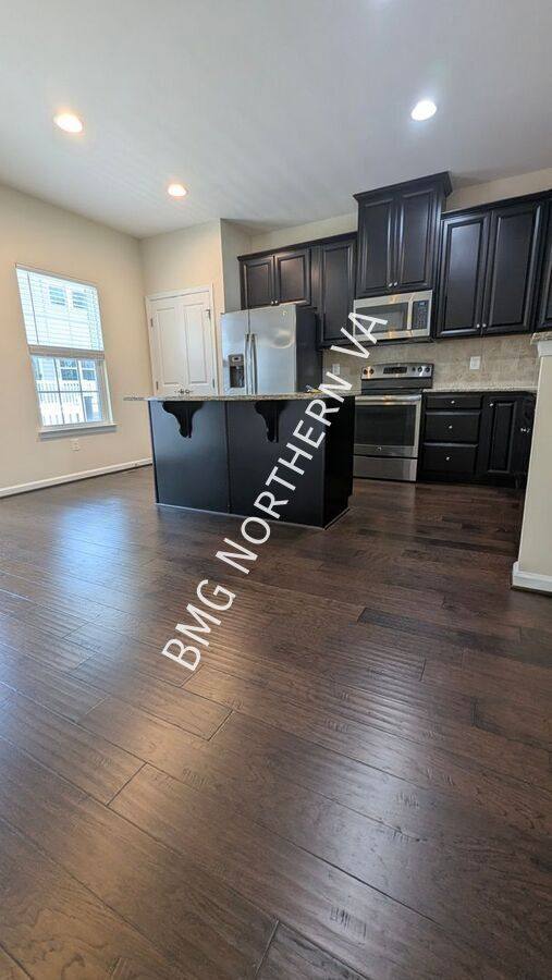 Townhouse for rent at 7012 Kona Dr, Gainesville, VA 20155