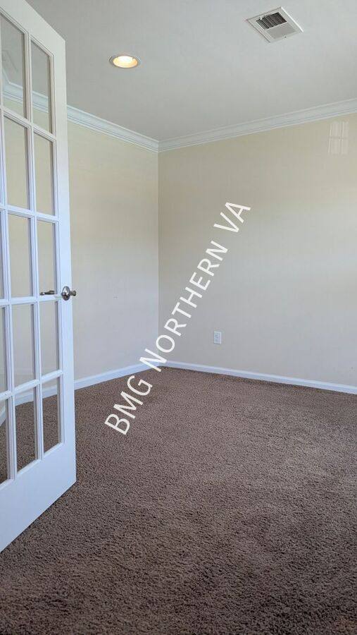 Townhouse for rent at 7012 Kona Dr, Gainesville, VA 20155