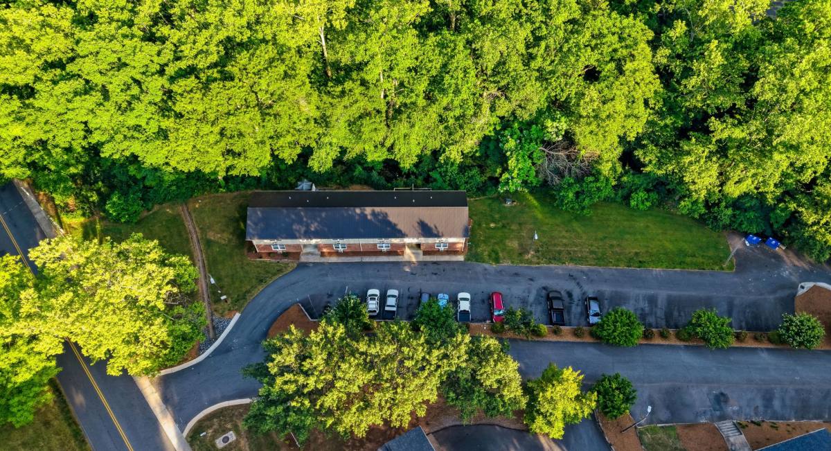 Apartment for rent at 655 7th Ave SW, Hickory, NC 28602