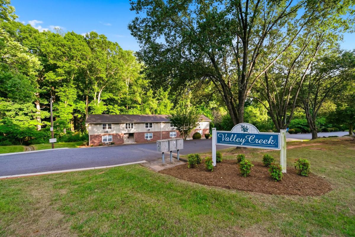 Apartment for rent at 655 7th Ave SW, Hickory, NC 28602