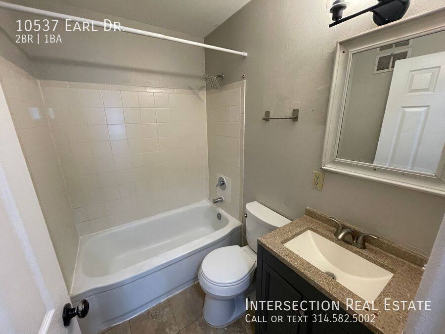 House for rent at 10537 Earl Dr, Saint Louis, MO 63136