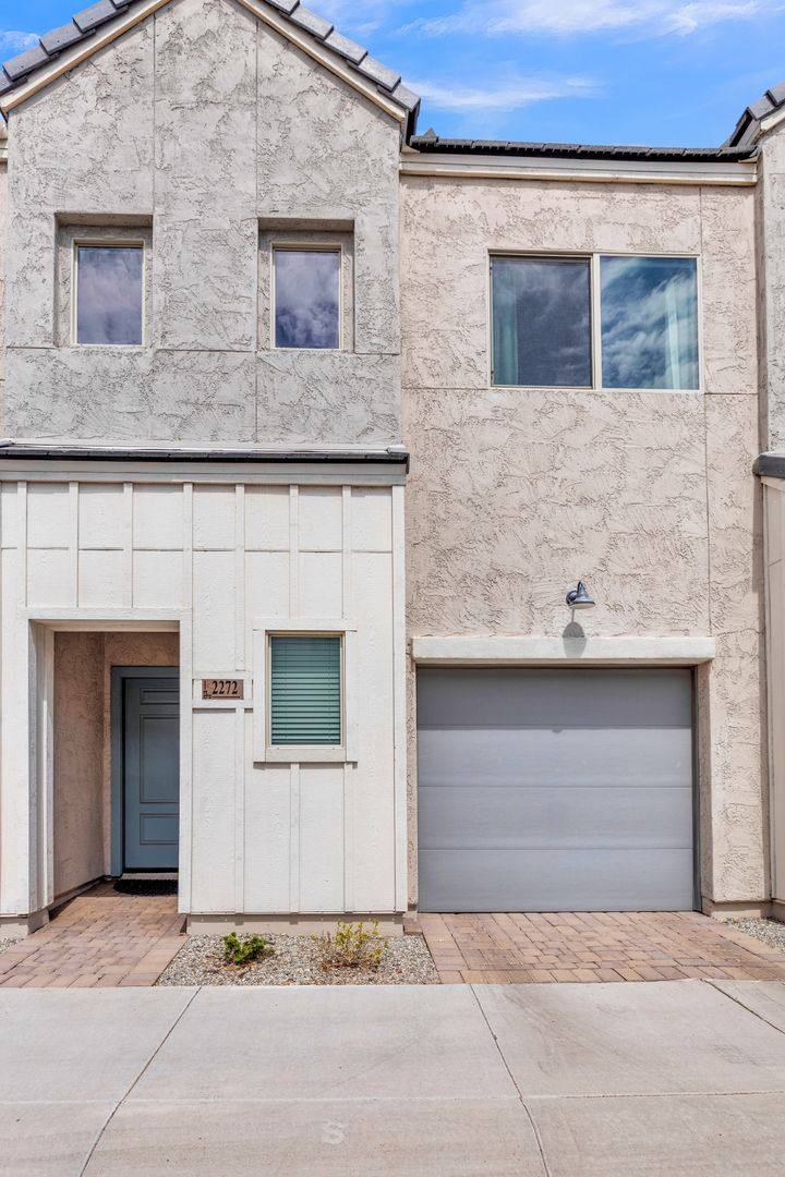 Townhouse for rent at 2272 W Harmont Dr, Phoenix, AZ 85021