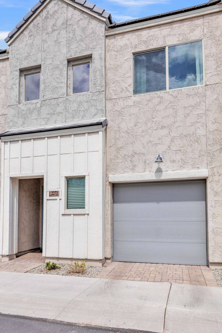 Townhouse for rent at 2272 W Harmont Dr, Phoenix, AZ 85021