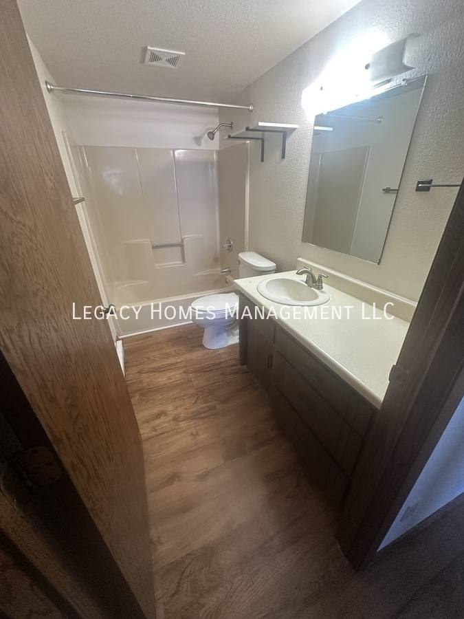 Apartment for rent at 1020 Oviatt St #5, Kaukauna, WI 54130