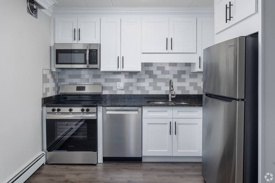 Apartment for rent at 4925 Fairview Ave #9, Downers Grove, IL 60515