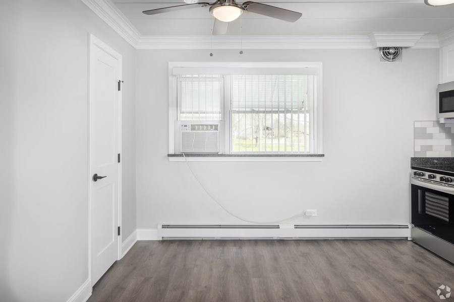 Apartment for rent at 4925 Fairview Ave #9, Downers Grove, IL 60515