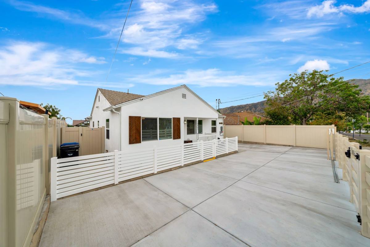 House for rent at 10951 Whitegate Ave, Sunland, CA 91040