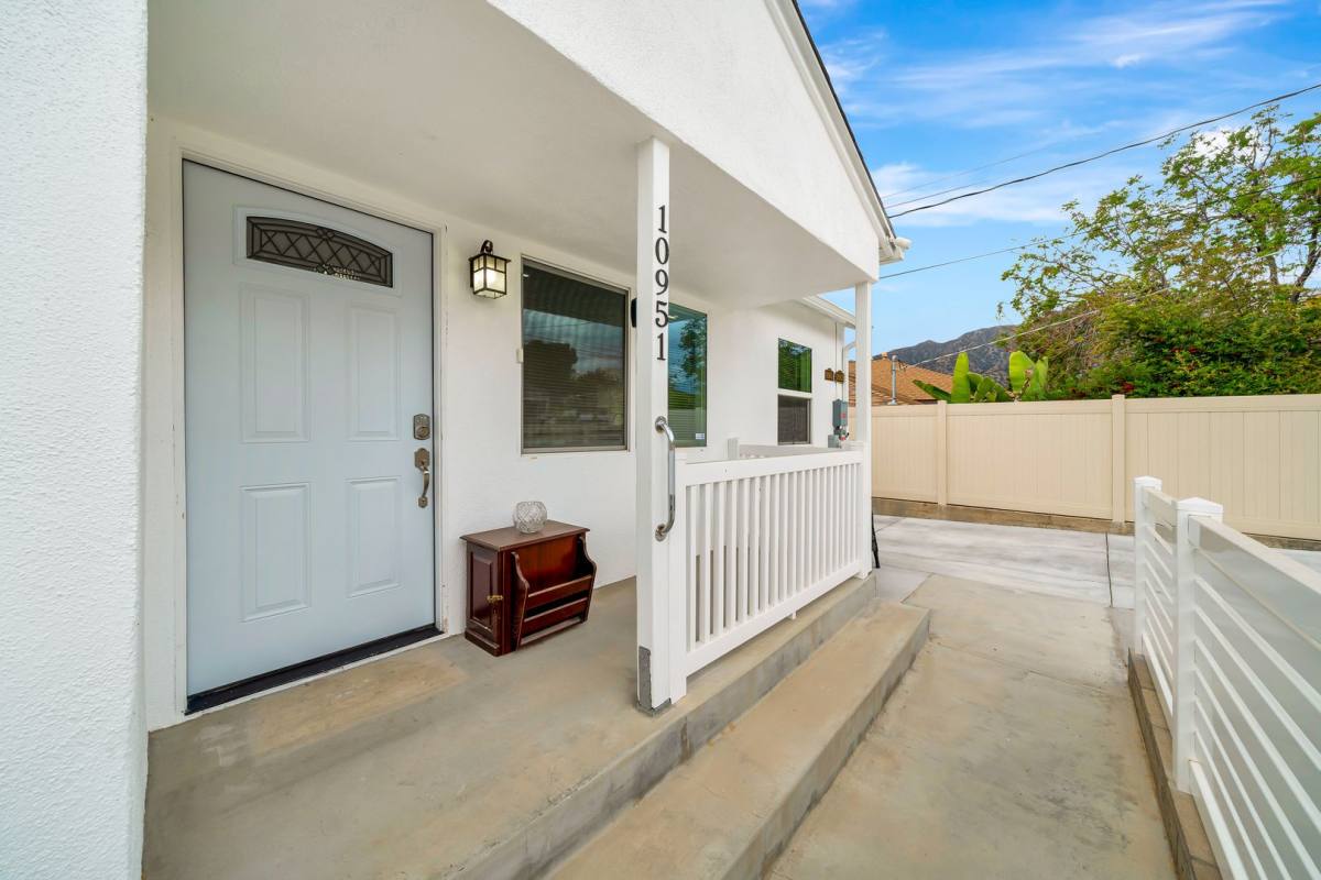 House for rent at 10951 Whitegate Ave, Sunland, CA 91040