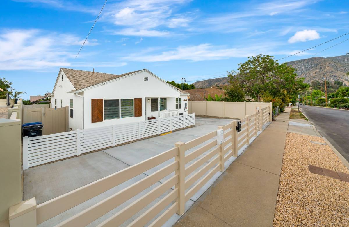 House for rent at 10951 Whitegate Ave, Sunland, CA 91040