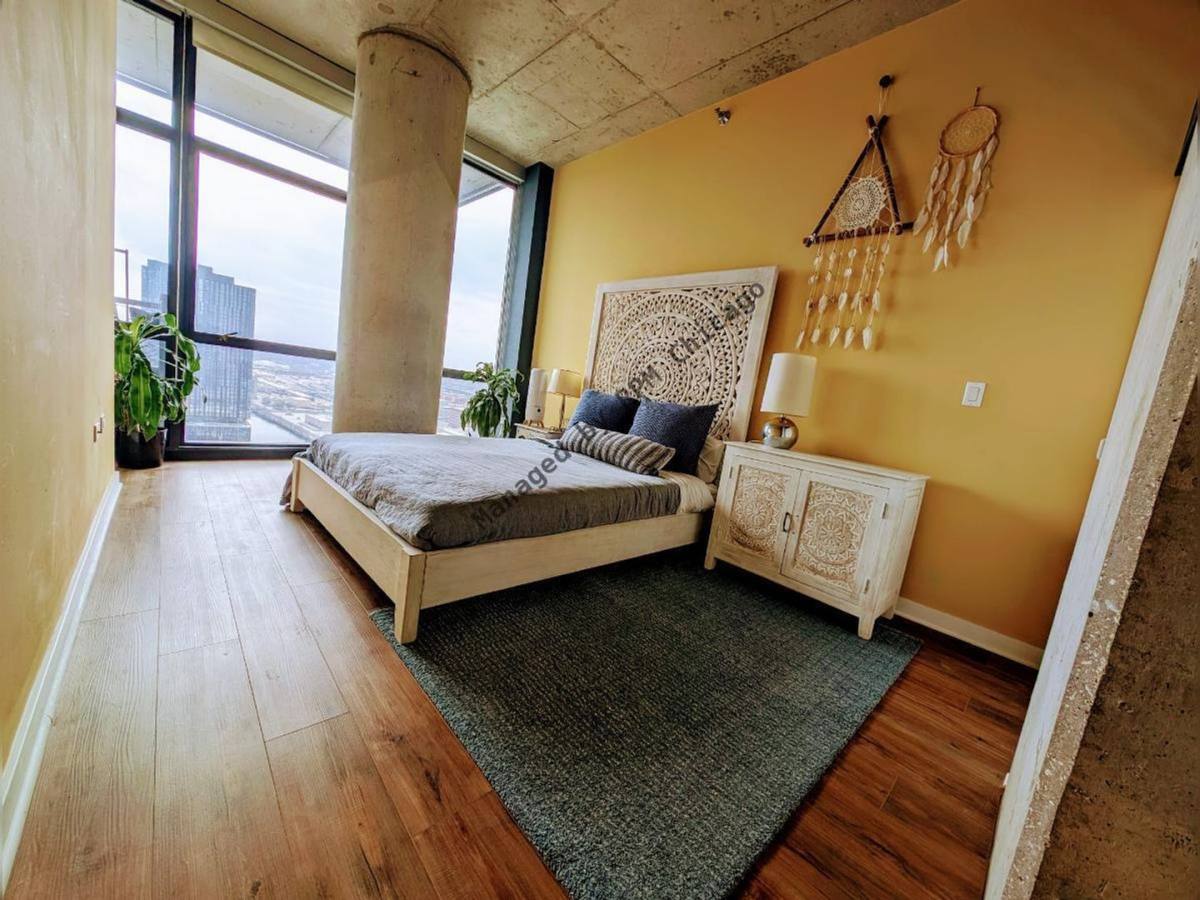 Apartment for rent at 235 W Van Buren St, Chicago, IL 60607