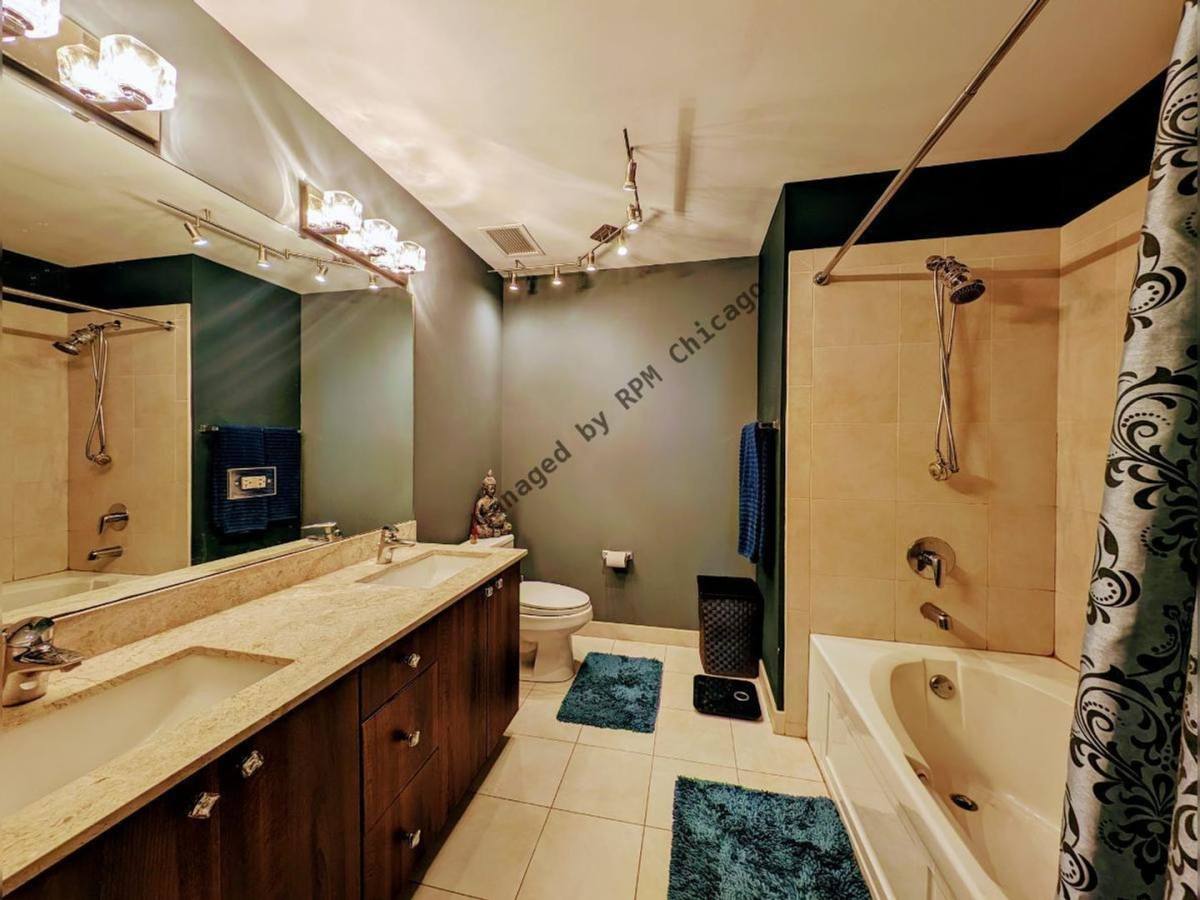 Apartment for rent at 235 W Van Buren St, Chicago, IL 60607
