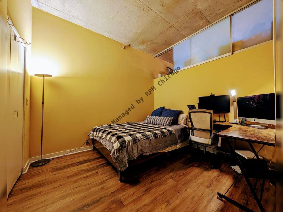 Apartment for rent at 235 W Van Buren St, Chicago, IL 60607
