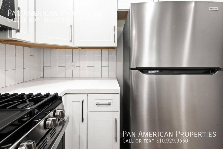 Apartment for rent at 10376 Almayo Ave #5, Los Angeles, CA 90064
