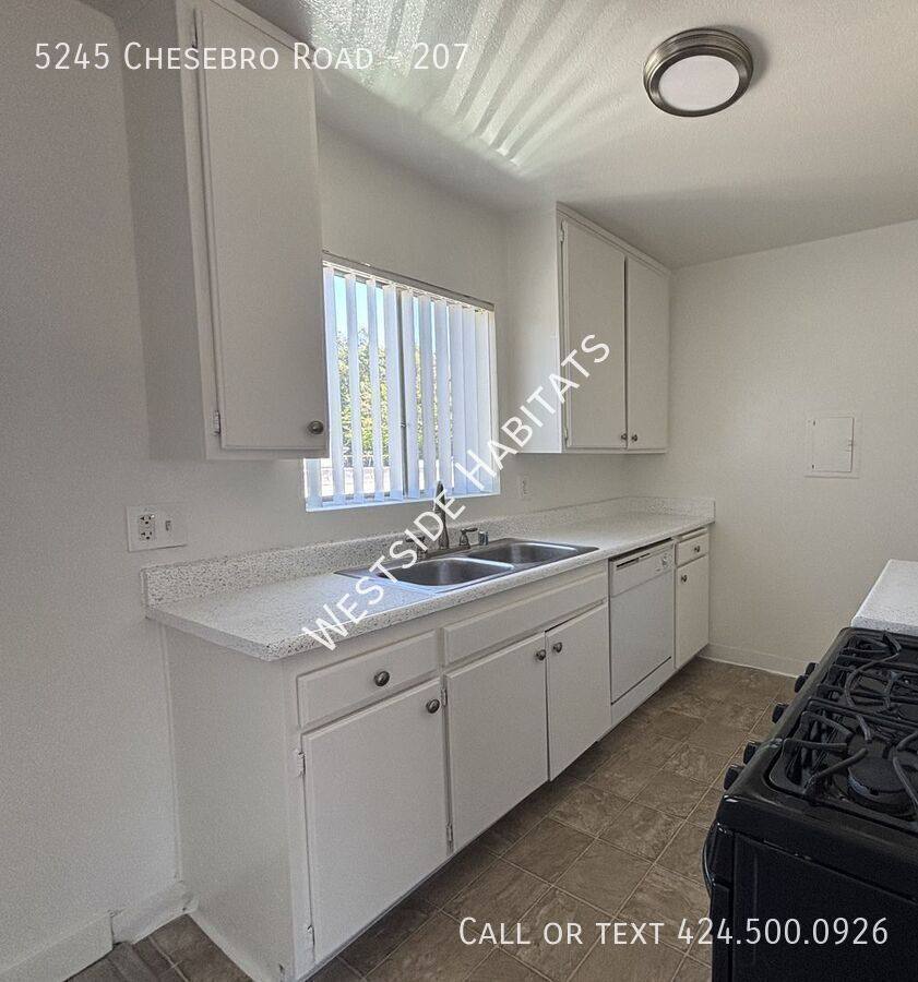 Apartment for rent at 5245 Chesebro Rd #207, Agoura Hills, CA 91301