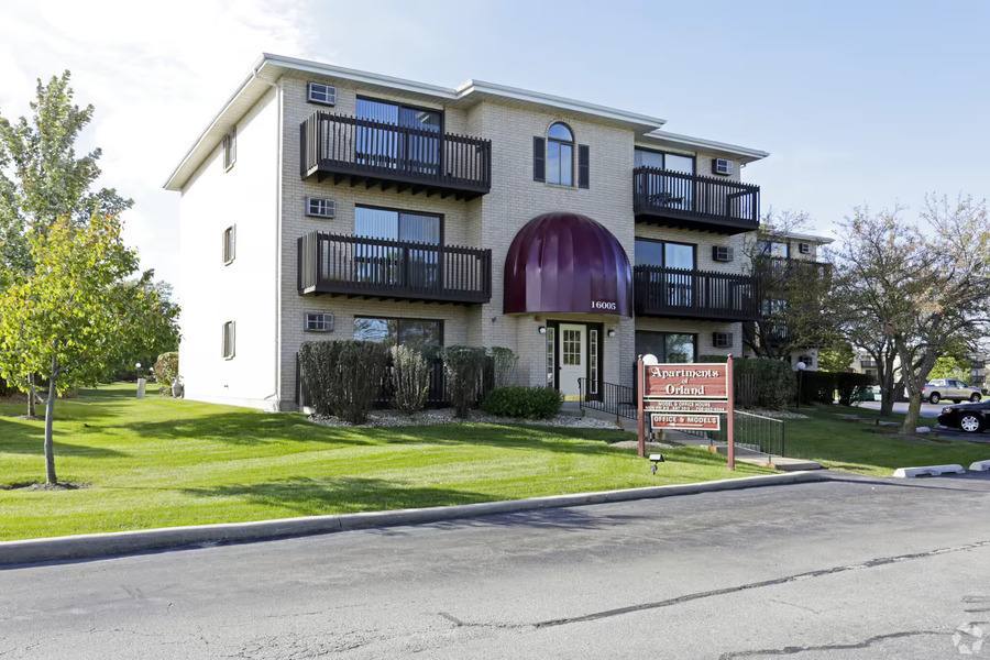 Apartment for rent at 16005 Applewood Lane #102, Tinley Park, IL 60487