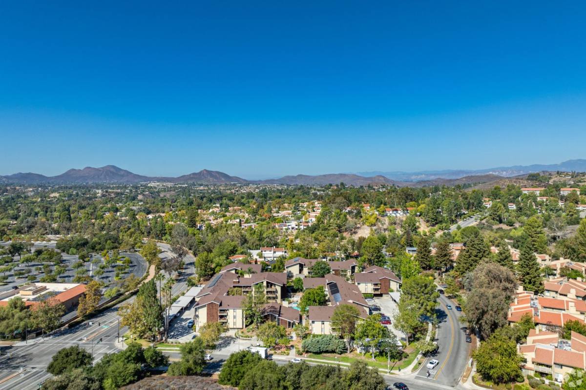 Apartment for rent at 693 McCloud Ave, Thousand Oaks, CA 91360